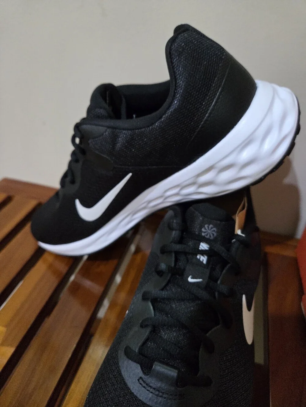 Nike Men’s Revolution 6 NN Black and White Running Sneakers Size 11 NEW